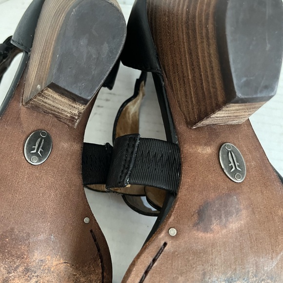 FRYE REINA BELT SANDAL - Picture 17 of 17